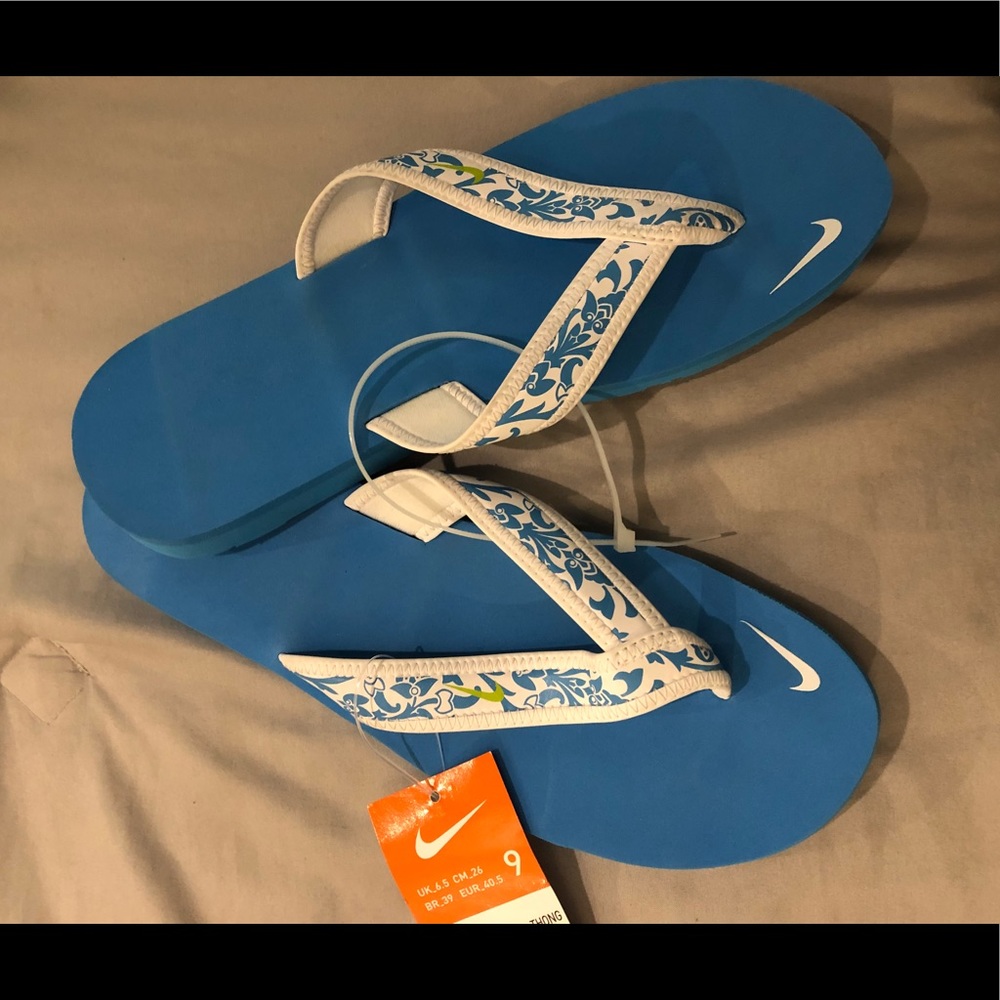 Nike flip flops